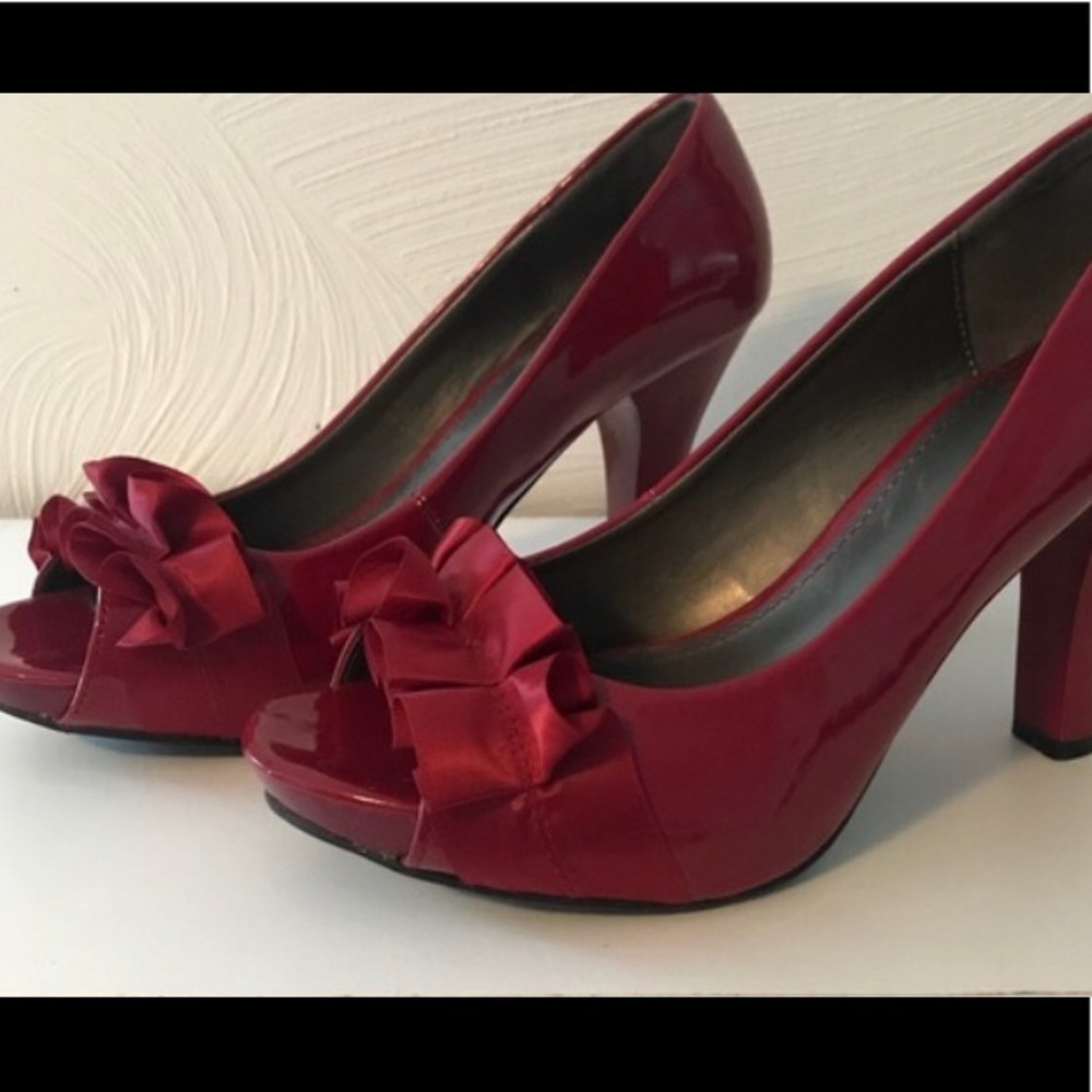 Fergalicious red heels! Display shoe